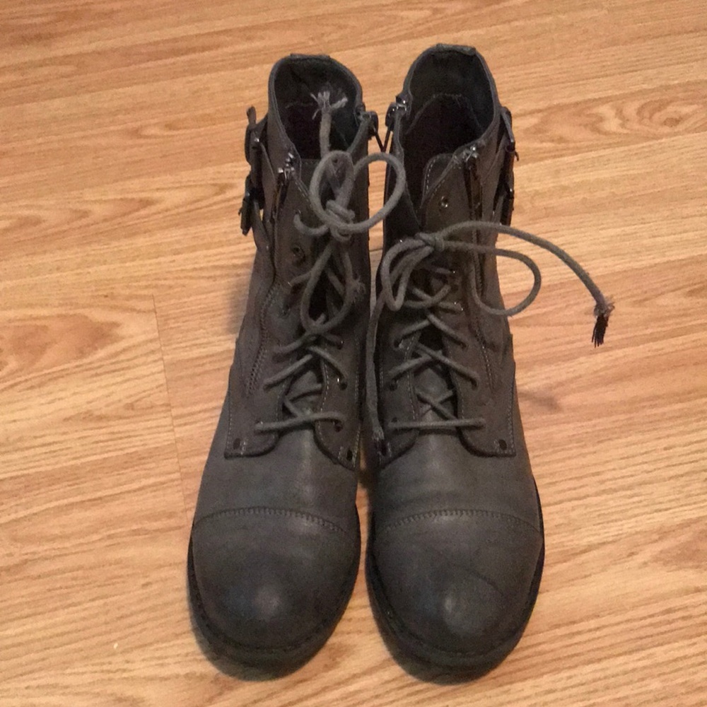 Hot cakes lace up boots